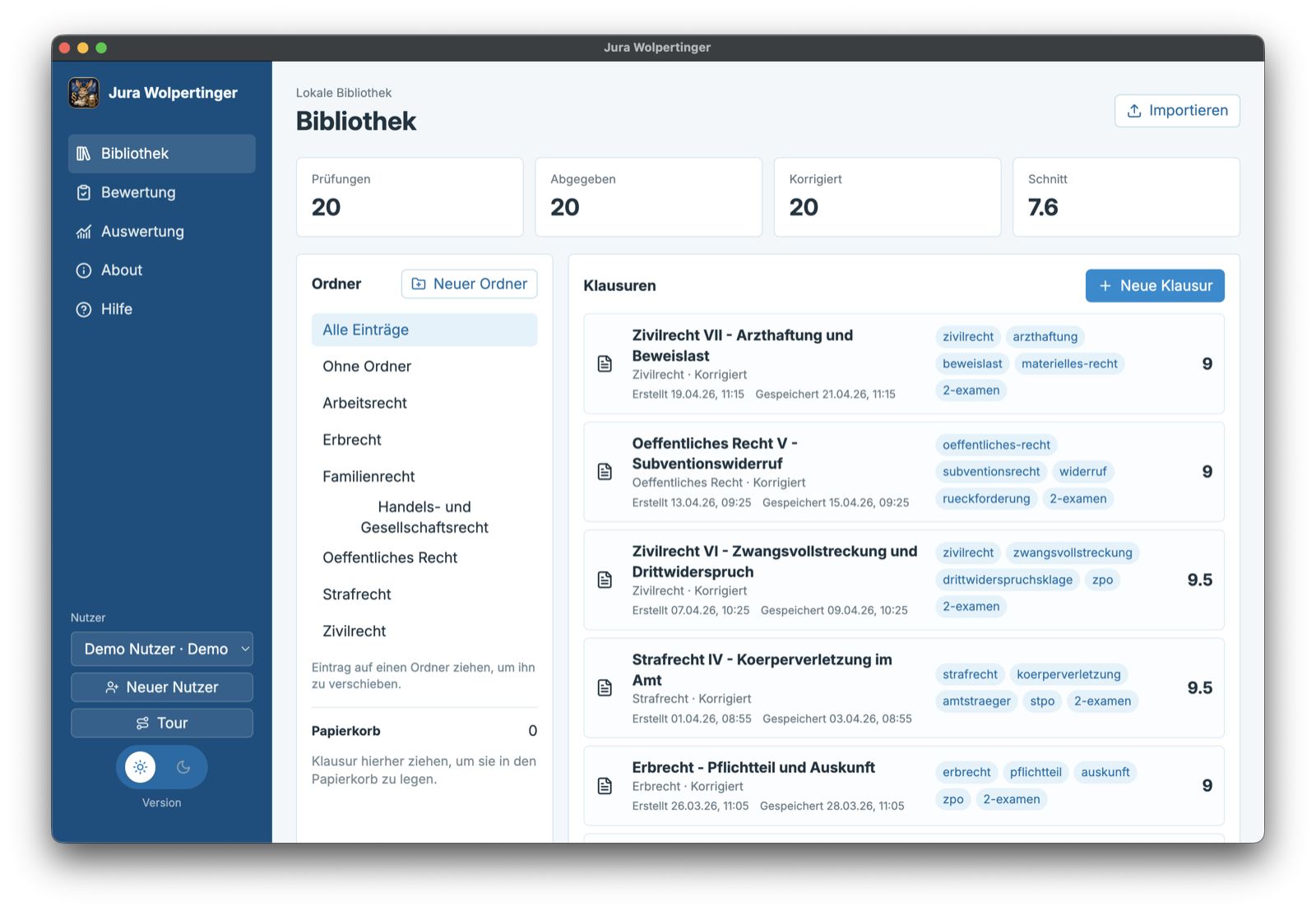 Bibliothek mit Demo-Klausuren, Ordnern und Tag-Chips